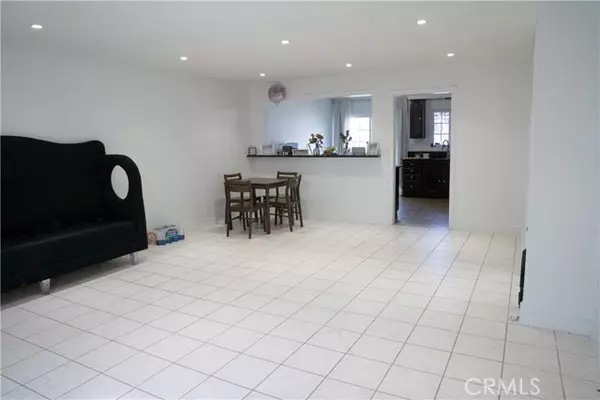 Tustin, CA 92780,14802 Newport Ave #2B