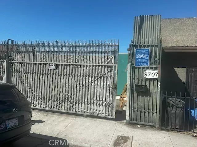 Los Angeles, CA 90003,9705 S Broadway