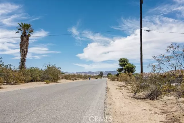 Joshua Tree, CA 92252,63400 Walpi Drive