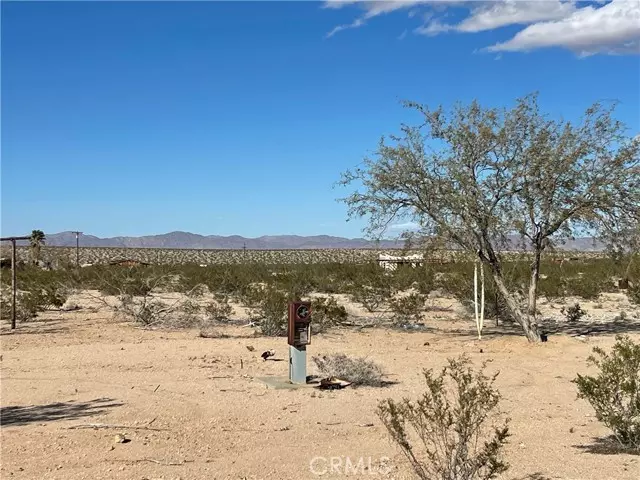 Joshua Tree, CA 92252,65370 Brant Cross Road