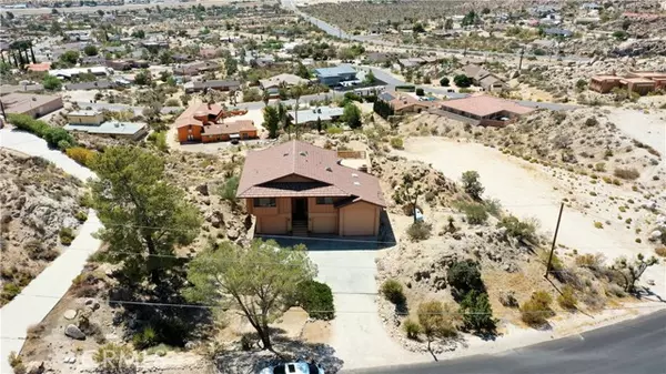 Yucca Valley, CA 92284,57443 Buena suerta