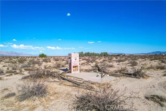 Twentynine Palms, CA 92277,6 Pole Line Road