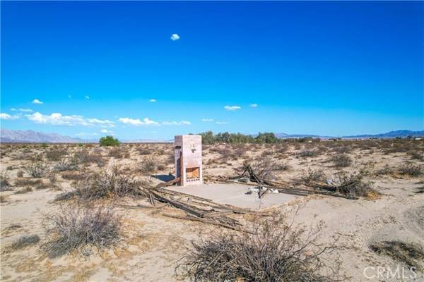 6 Pole Line Road, Twentynine Palms, CA 92277