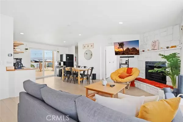 Joshua Tree, CA 92252,4757 Avenida La Espana Daga