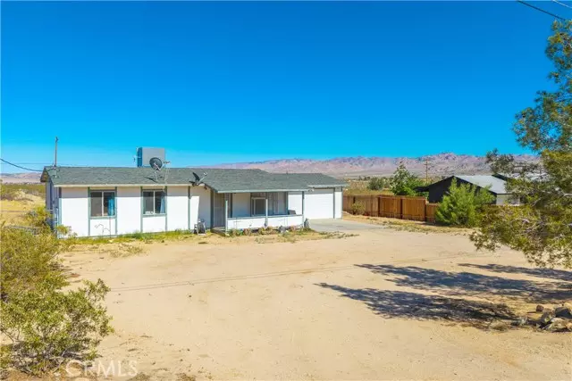 Joshua Tree, CA 92252,4805 Avenida La Mirada
