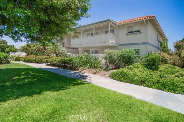 Laguna Woods, CA 92637,2211 Via Mariposa #B