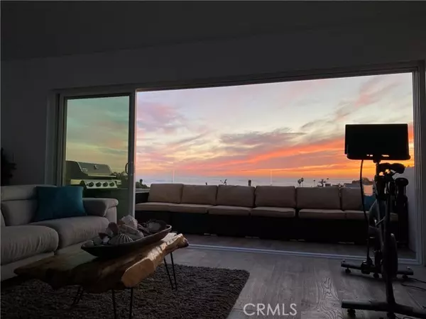 1072 Santa Ana Street, Laguna Beach, CA 92651