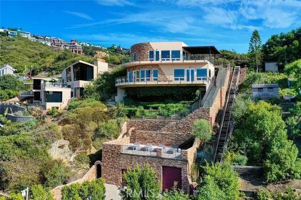 881 Diamond Street, Laguna Beach, CA 92651