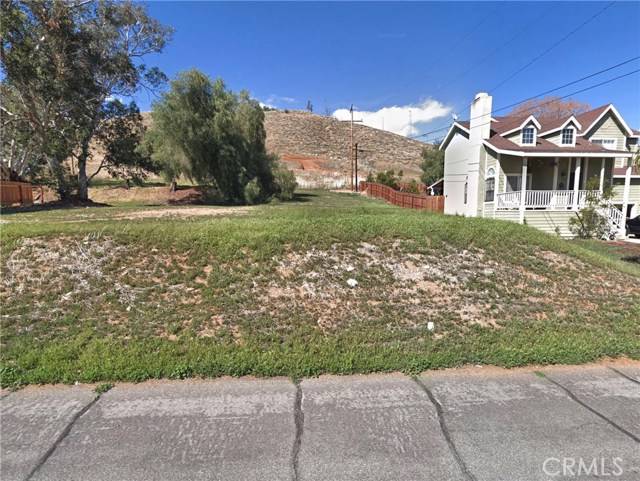 21 Acacia Street, Lake Elsinore, CA 92530