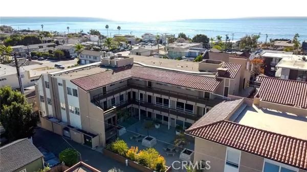 Laguna Beach, CA 92651,920 Glenneyre