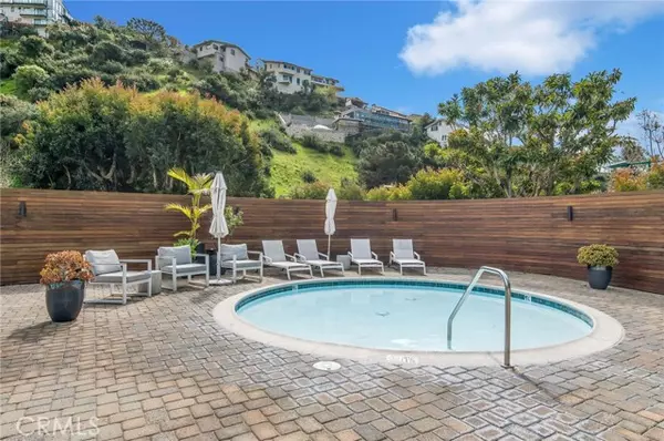 Laguna Beach, CA 92651,934 Emerald Bay