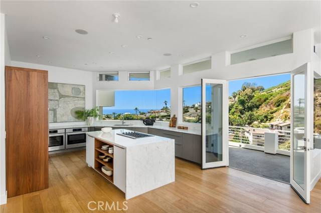 547 Temple Hills Drive, Laguna Beach, CA 92651