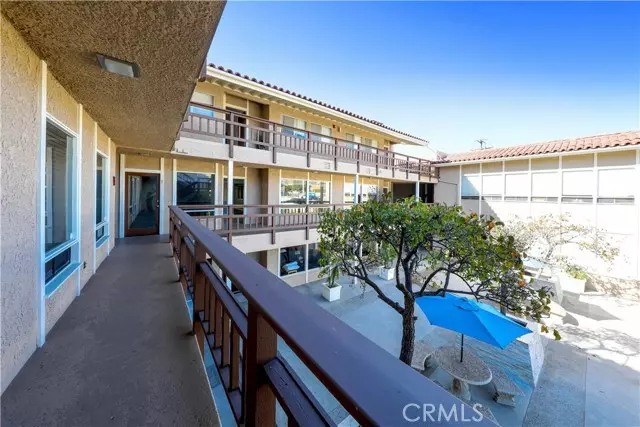 Laguna Beach, CA 92651,920 Glenneyre