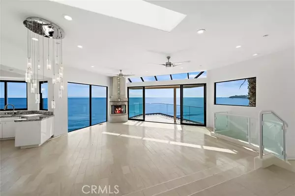 Laguna Beach, CA 92651,715 Ocean Front