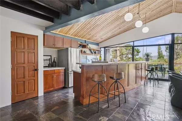 Laguna Beach, CA 92651,686 Diamond Street