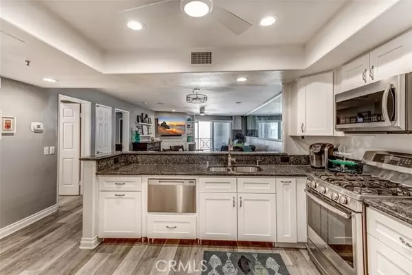 Huntington Beach, CA 92648,200 pacific coast Highway #M29