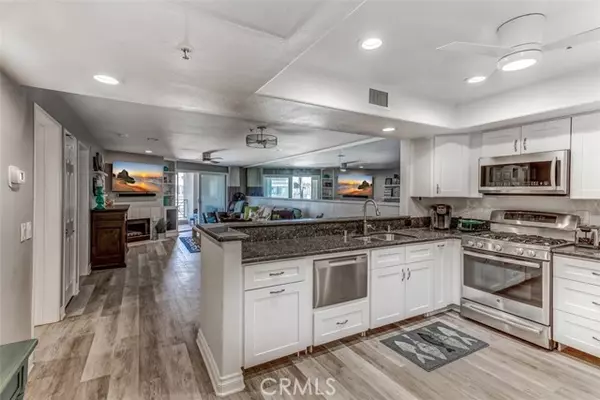 Huntington Beach, CA 92648,200 pacific coast Highway #M29