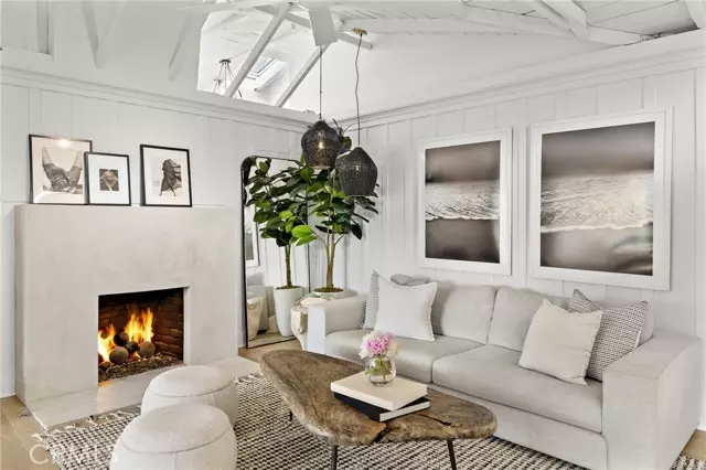 Laguna Beach, CA 92651,592 Bluebird Canyon Drive