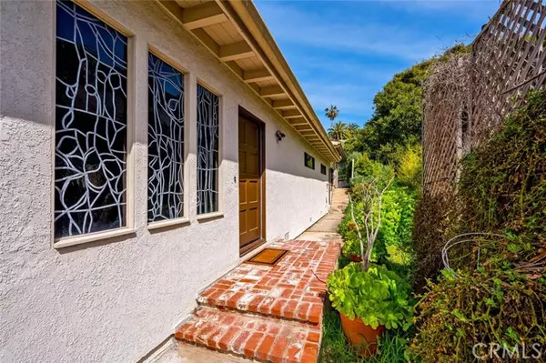 Laguna Beach, CA 92651,421 Loma Terrace