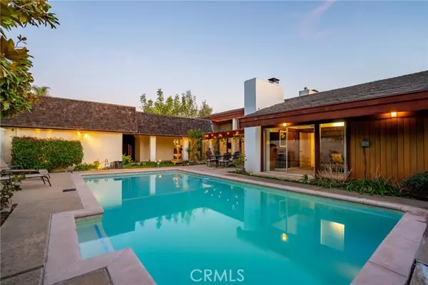 481 Dartmoor Street, Laguna Beach, CA 92651