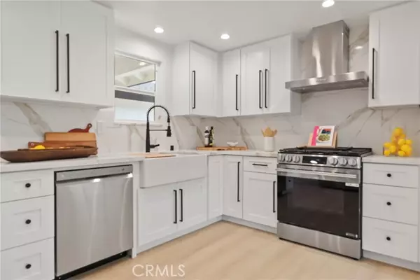 Newport Beach, CA 92660,2316 La Linda