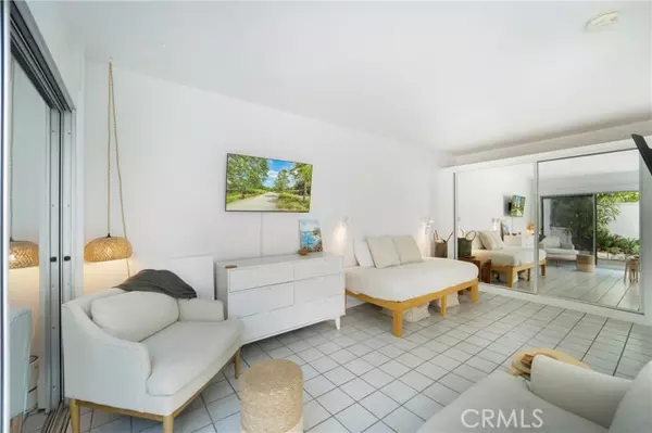 Laguna Beach, CA 92651,1163 Glenneyre Street