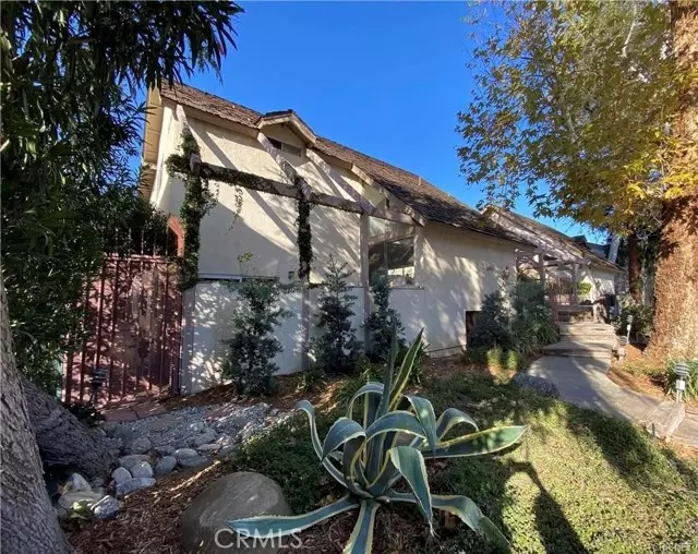 18631 Collins Street #28, Tarzana (los Angeles), CA 91356