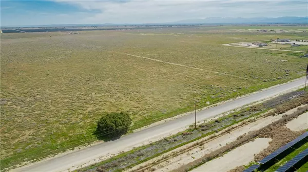 Rosamond, CA 93560,0 Dinkey