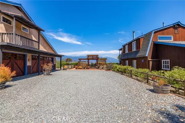 Fallbrook, CA 92028,335 Rainbow Crest