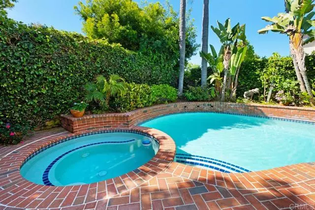 Lake Forest (el Toro), CA 92630,22872 Broadleaf