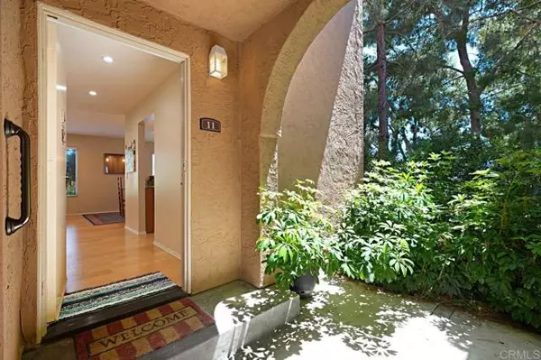 930 Via Mil Cumbres #11, Solana Beach, CA 92075