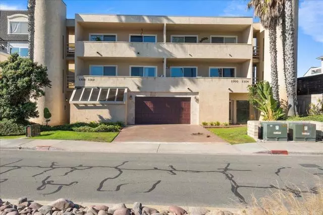 Imperial Beach, CA 91932,1304 Seacoast Drive #B