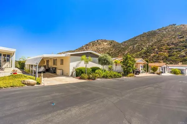 Escondido, CA 92026,8975 Lawrence Welk #146