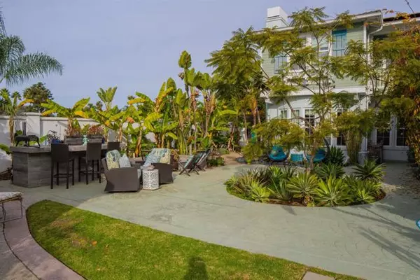 735 Olympus St #B, Encinitas, CA 92024