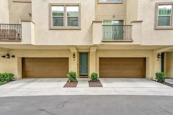 325 PADDLE Court, Santee, CA 92071