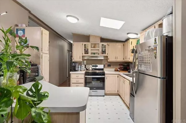 1380 Oak Hill Drive #30, Escondido, CA 92027