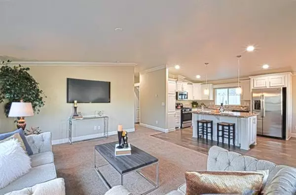 Escondido, CA 92027,2700 E Valley Parkway #64