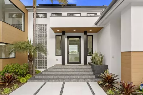 Solana Beach, CA 92075,318 S Nardo
