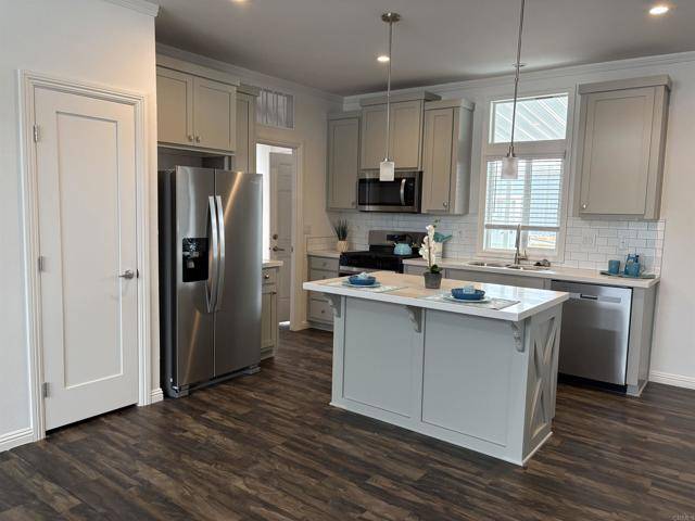 Oceanside, CA 92057,4660 N River Rd #64