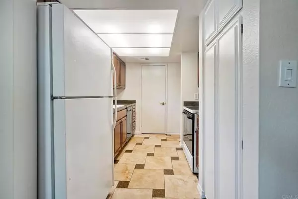 Carlsbad, CA 92009,2564 Navarra Drive #115