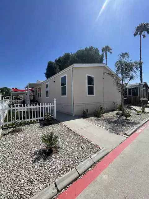 San Jacinto, CA 92582,913 S Grand Avenue #2