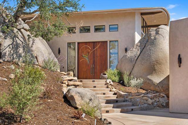 Escondido, CA 92026,10027 Tall Oak Drive