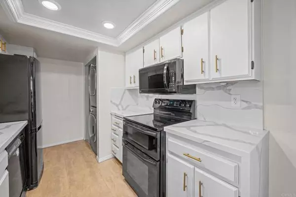 San Diego, CA 92129,13292 Salmon River Road #204