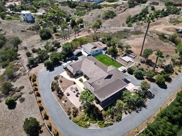Bonsall, CA 92003,31555 Cottontail Lane