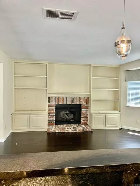 Carlsbad, CA 92010,4604 Trafalgar Lane
