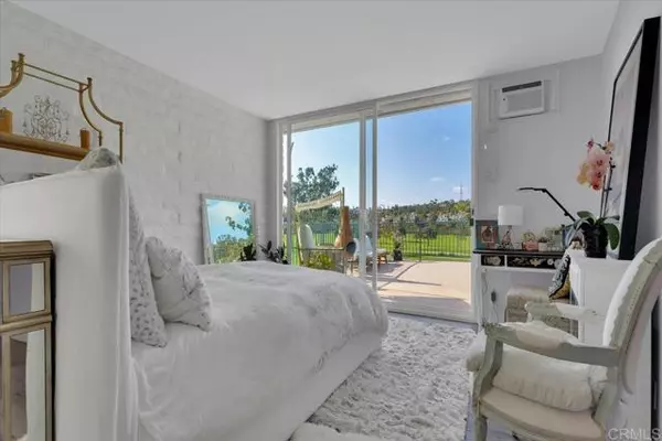 Carlsbad, CA 92009,2544 Navarra Drive #12