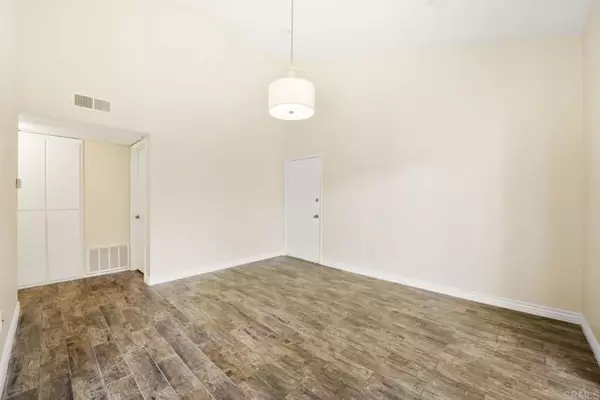Escondido, CA 92027,1811 E Grand Avenue #162