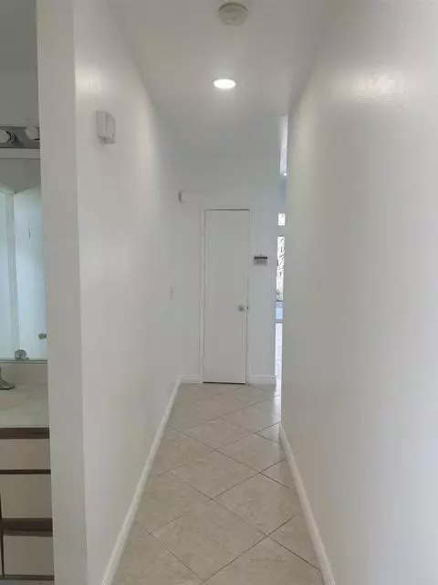 Canoga Park (los Angeles), CA 91304,20920 COMMUNITY Street #7