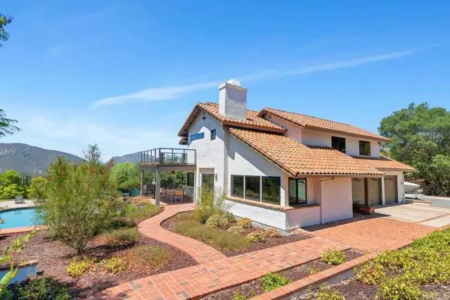 Escondido, CA 92029,3453 Via Loma Vista