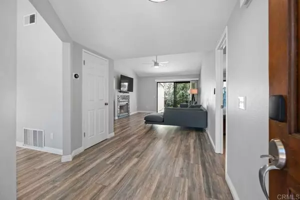 Carlsbad, CA 92009,7319 Calle de Fuentes